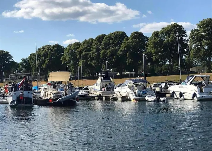 In Gelderland With Spacious Garden Chalet *